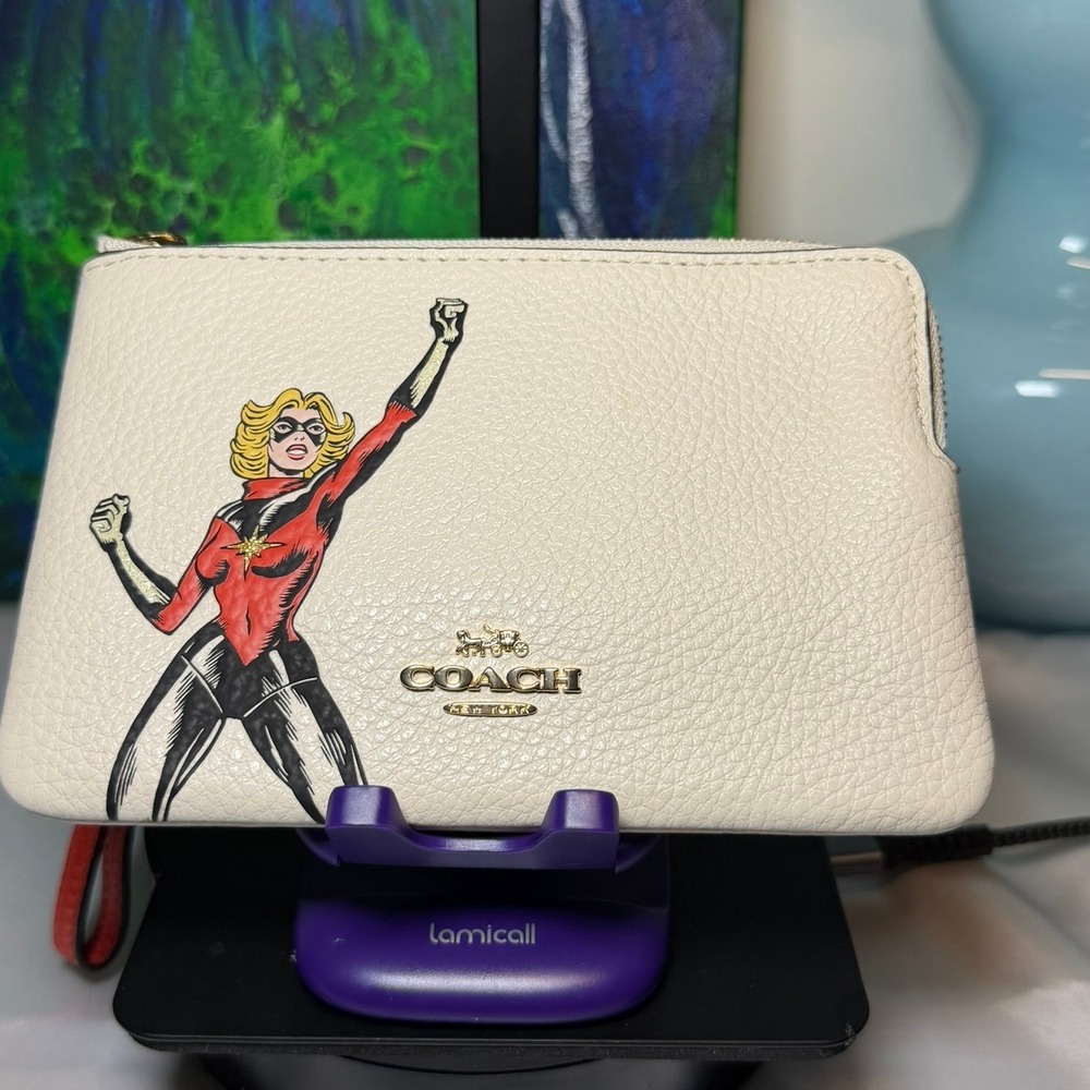 Coach x Marvel Captain Marvel Wristlet White Leather 3586 Limited Edition - Picture 1 of 4